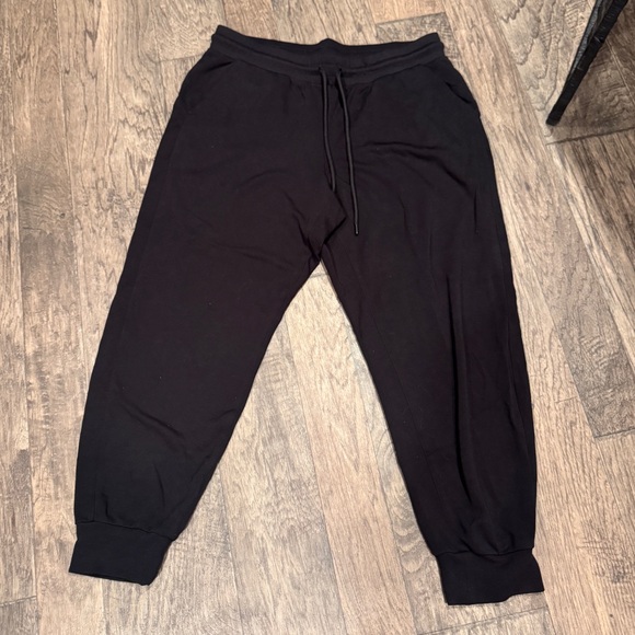 Danskin Black Athletic Pants w drawstring waist and cuffed bottom Sz L - Picture 1 of 5